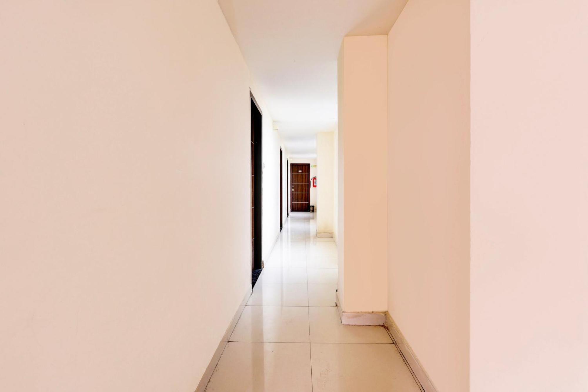 Super Hotel O Mahanadu Formerly Akshaya Bheemas Vijayawāda Eksteriør billede