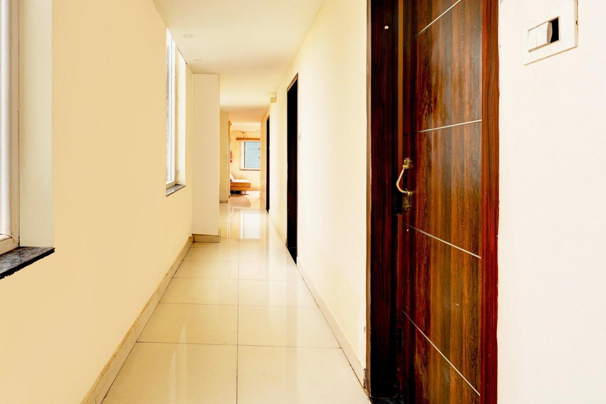 Super Hotel O Mahanadu Formerly Akshaya Bheemas Vijayawāda Eksteriør billede
